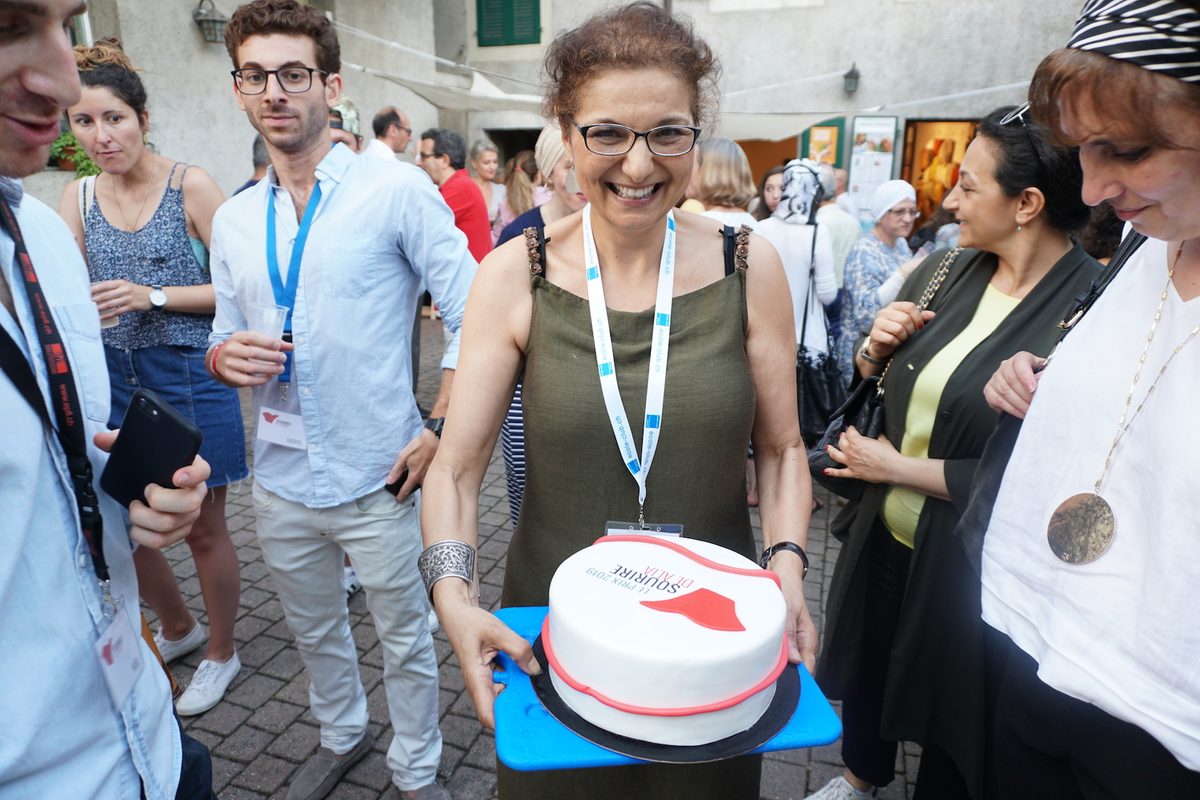 Une participante de Sourires de Femmes, souriante, lors d'un évènement à Genève